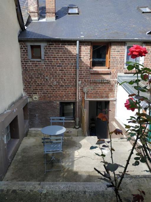 Villa La Lillebonnaise Meuble Au Coeur De Lillebonne Exterior foto